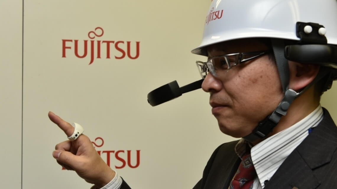 компанія   Fujitsu   вирішила завоювати ринок розумної переносної електроніки і представила електронне кільце, яке дозволить користувачеві «писати в повітрі»