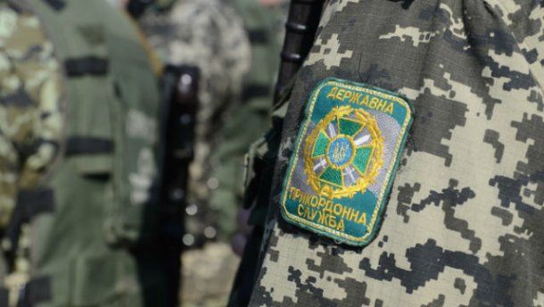 Інспектор прикордонної служби був знайдений без ознак життя з вогнепальними пораненнями за кілька кілометрів від місця несення служби