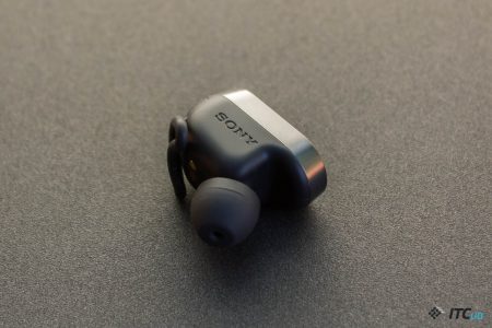 Досить давно компанія Sony   представила   «Розумний» навушник, який на думку виробника повинен допомогти користувачеві відірвати погляд від смартфона і по іншому виконувати звичайні завдання