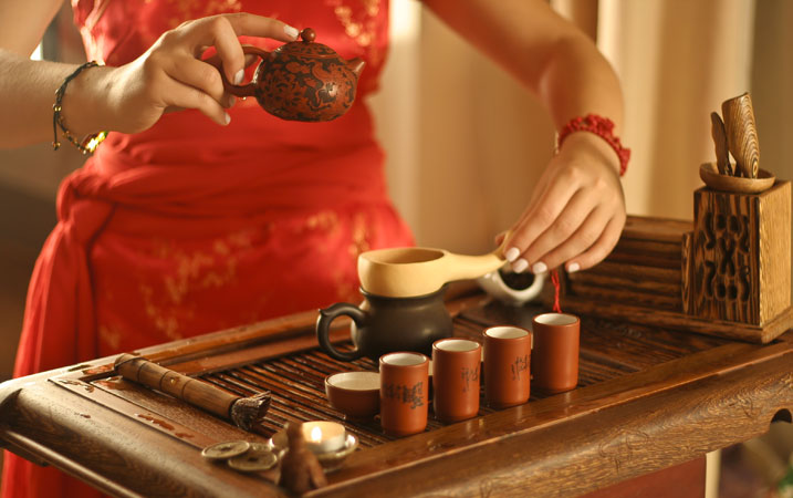 Таке ж ставлення до чаю перекочувало і в Країну Висхідного Сонця, де з часом чайні традиції збагатилися японським колоритом і навіть стали своєрідною візитною карткою