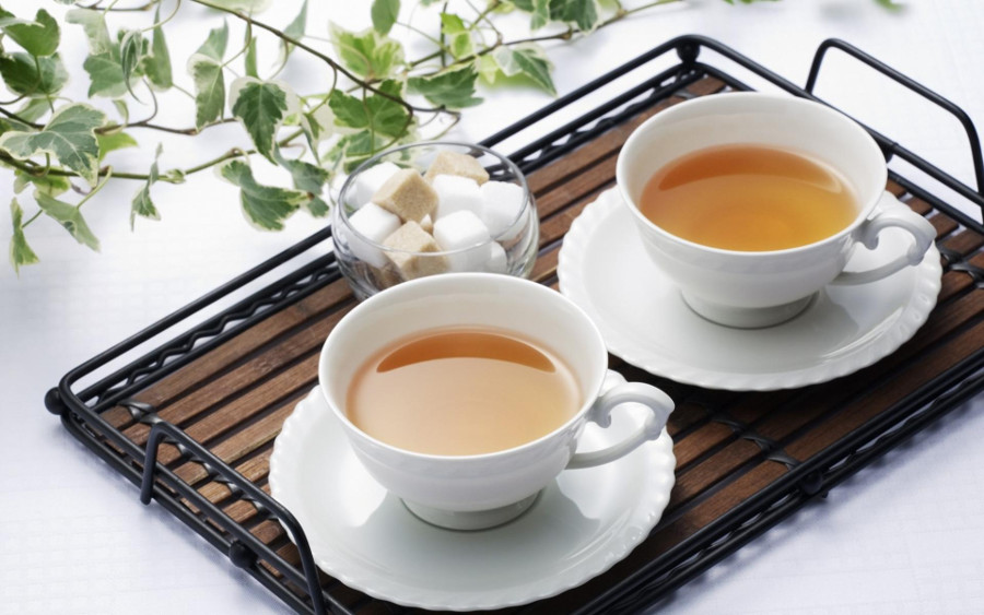 Примітно, що зелені сорти чаю можна заварювати до 5-6 разів і кожного разу напій буде дивувати новим букетом ароматів - деякі ефірні масла розкриваються поступово, насичуючи настій іншими смаковими нотами