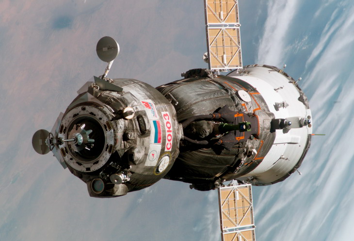 Космічний корабель   - космічний апарат, який використовується для польотів по навколоземній орбіті, в тому числі під управлінням людини