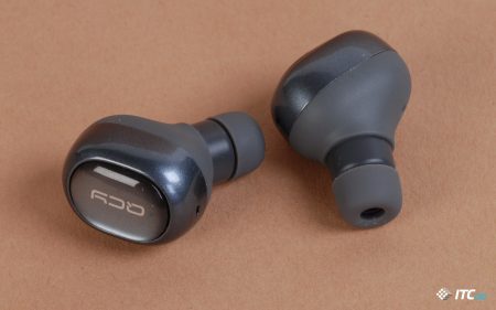 Клас бездротових навушників не поєднаних між собою продовжує розвиватися і на ринку з'являється все більше подібних моделей