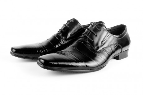 Можна придбати туфлі відмінної якості (наприклад, німецького або італійського виробництва) за прийнятними цінами і без гучного «імені»
