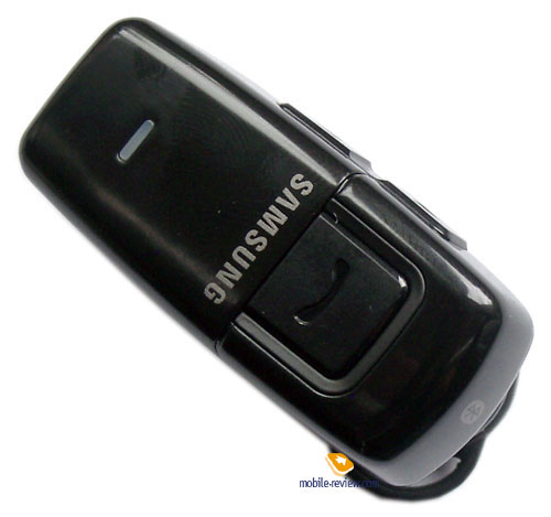 Він був обраний не випадково, при найближчому розгляді одразу ж з'являються асоціації з багатьма телефонами Samsung, хоча, в принципі, по дизайну гарнітура відмінно поєднується з будь-яким телефоном чорного кольору (взяти хоча б той же Sony Ericsson W900, Nokia N80)