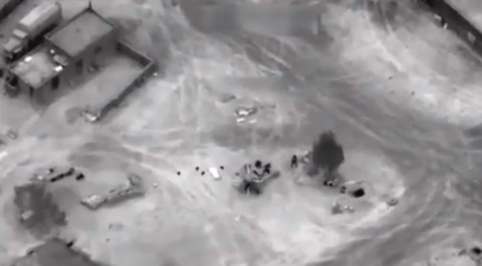 19:43, 13 лютого 2018   світ   20697   Показані кадри авіаудару ВПС США по сирійським військовим і підрозділам ПВК Вагнер під Дейр-ез-зором