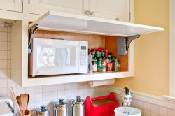 Мікрохвильовка - незамінна кухонні помічниця, яку можна побачити практично на кожній сучасній кухні