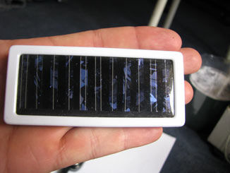 Це сонячна батарея, з вбудованим li-pol 1350 маг акумулятором всередині